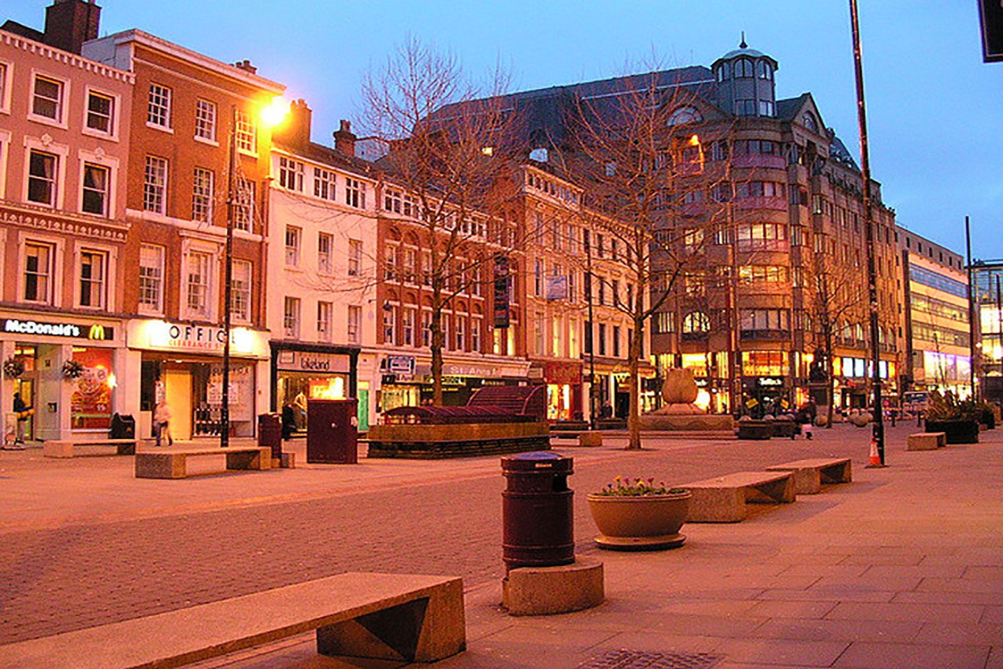 manchester contrasts city center