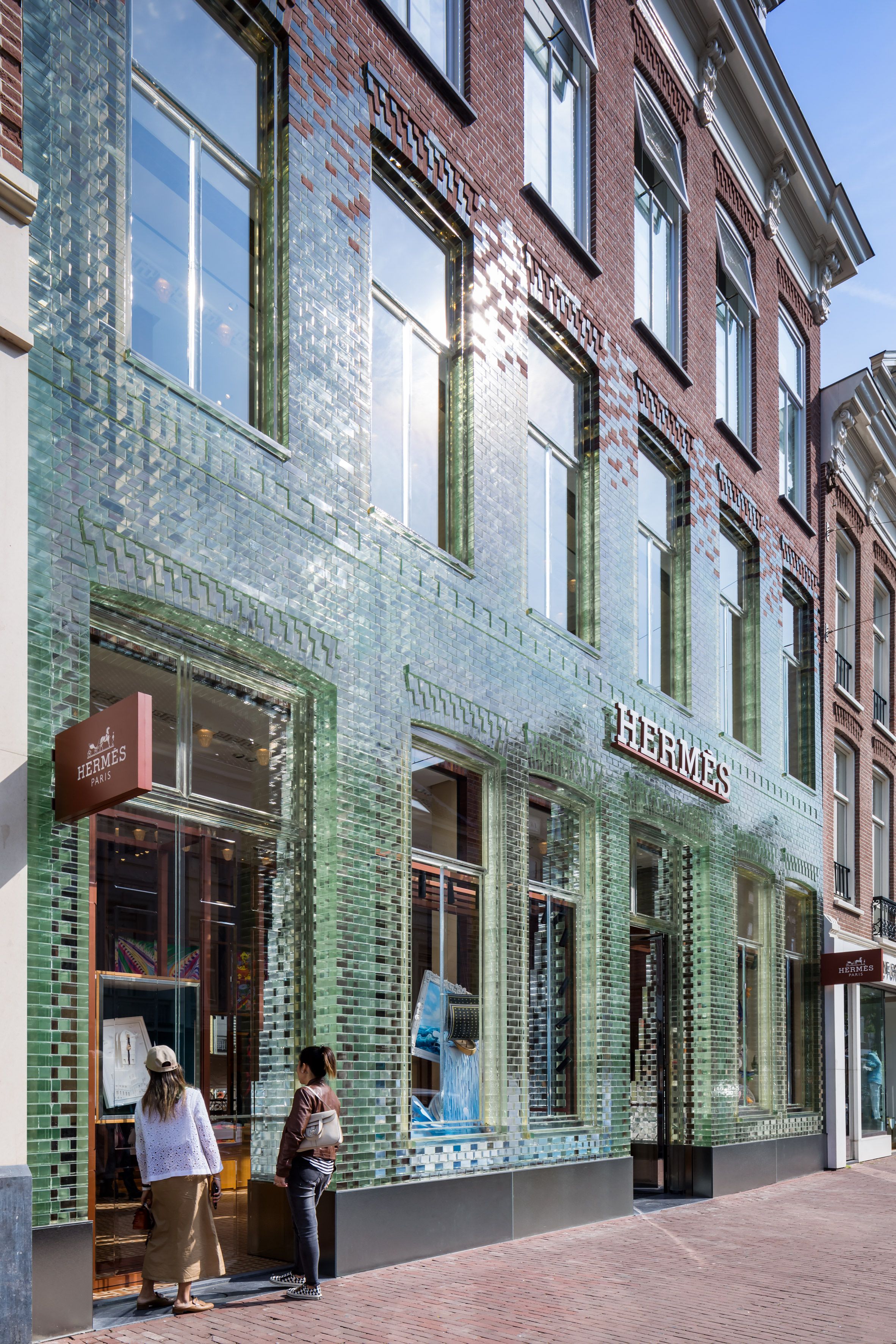 NEW HERMÈS TRANSPARENT BOUTIQUE IN AMSTERDAM BY MVRDV - Artchitectours